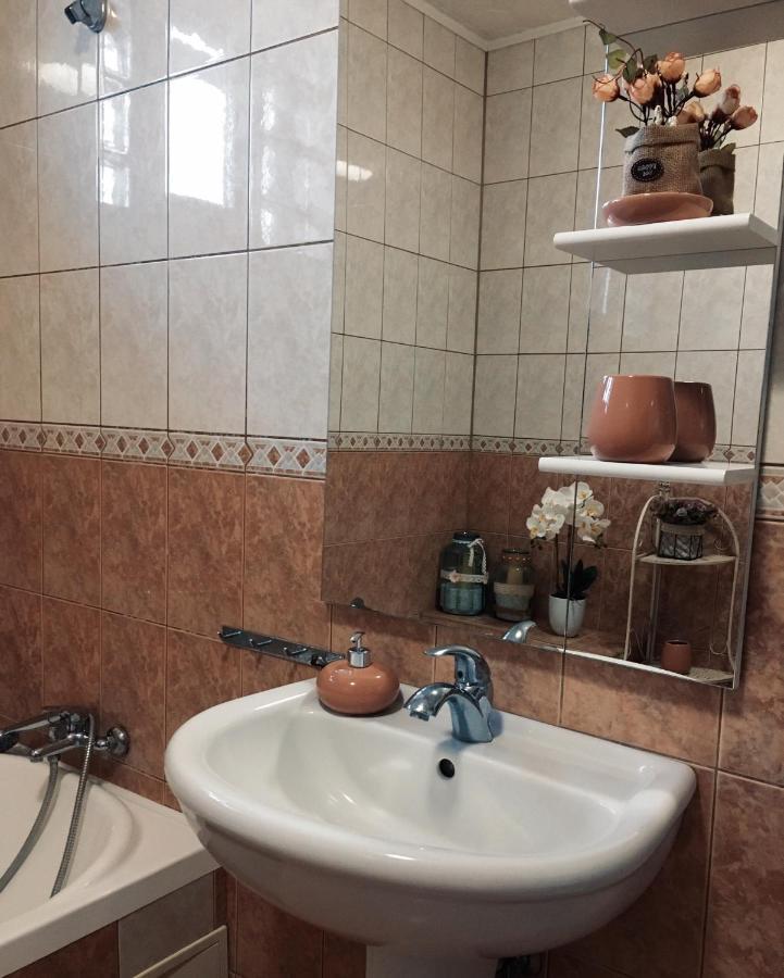 Kara Apartman Odorheiu Secuiesc Zewnętrze zdjęcie