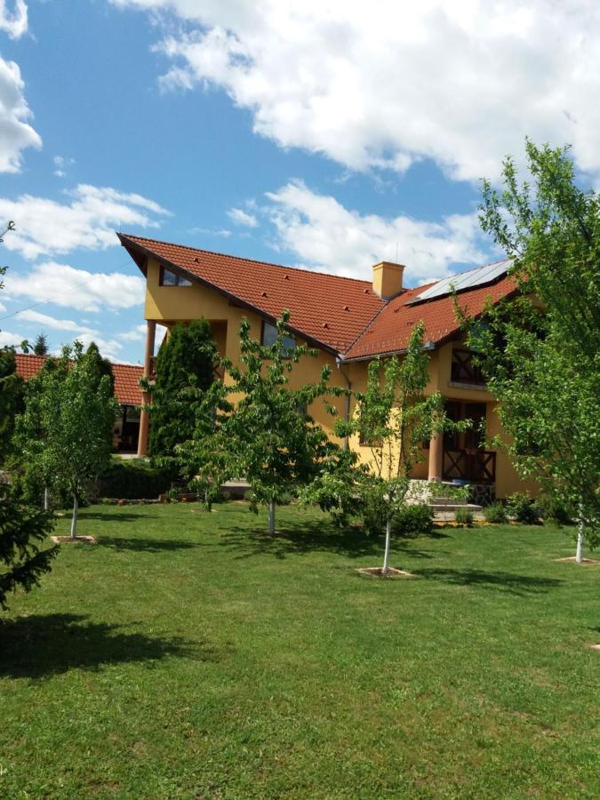 Kara Apartman Odorheiu Secuiesc Zewnętrze zdjęcie